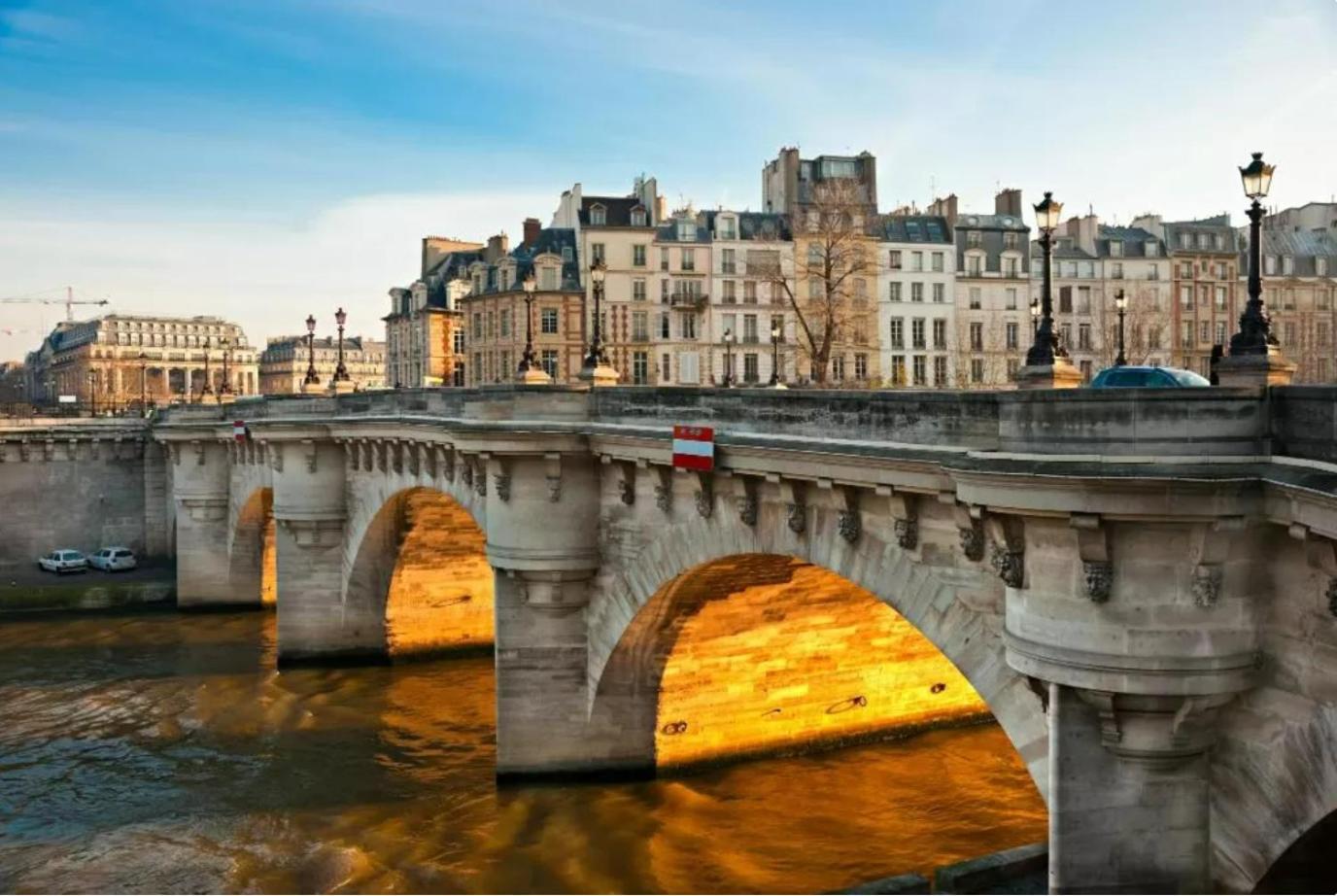 Unforgettable In The Heart Of * Paris