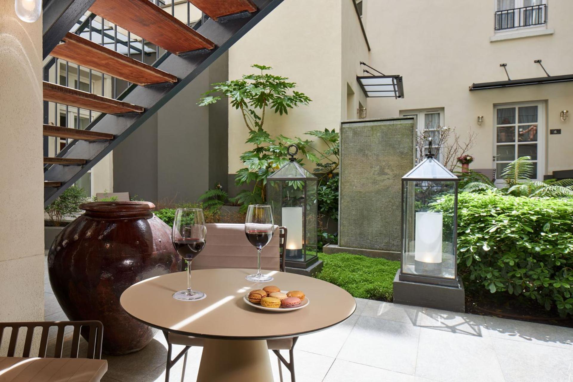 La Lanterne & By Timhotel