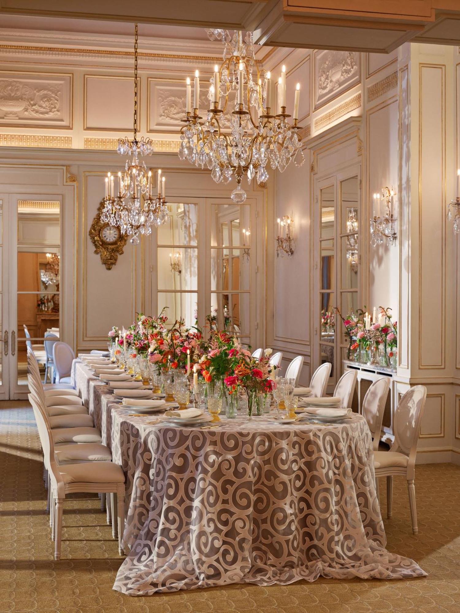 Plaza Athénée - Dorchester Collection Hotel 5*