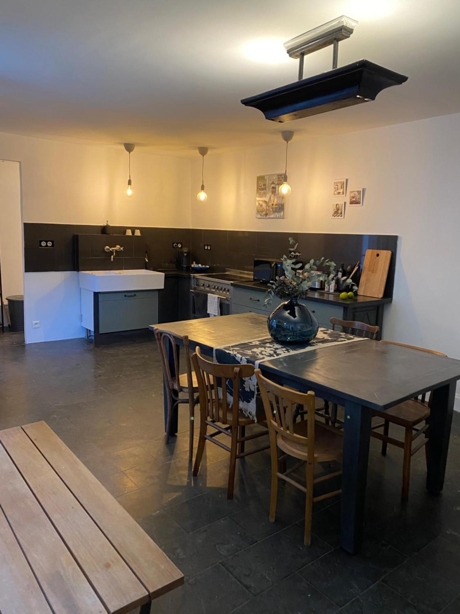 Artist's - & Private Courtyard - 200m2 *