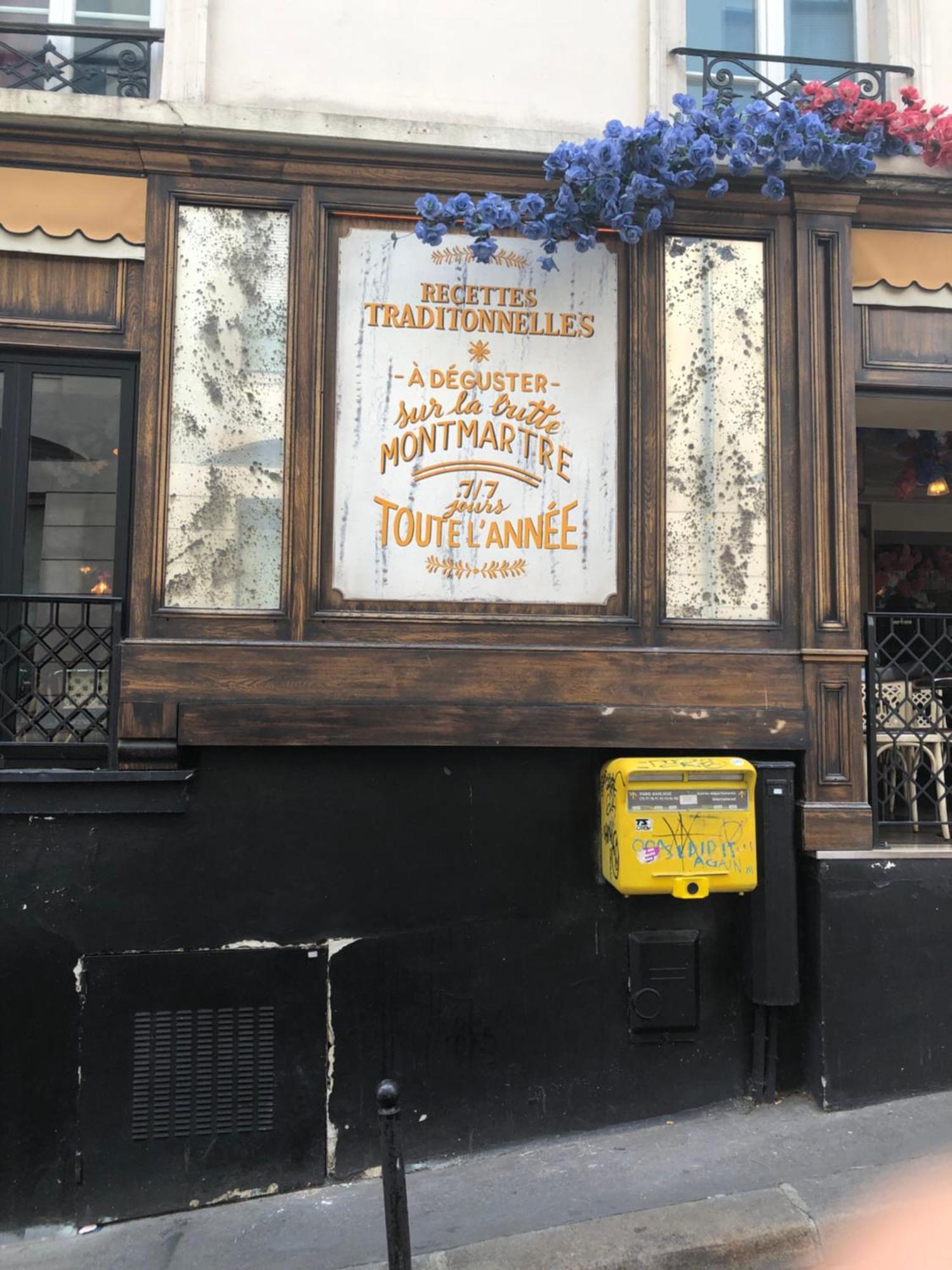 Pigalle Montmartre De 25 M2 - 2 Minutes De La Station Metro Pigalle - 2 Lits Simples Type Gigogne Pour 2 Personnes - Quartier Hypertouristique - Cabaret Moulin Rouge A 200 M, Cafe Aux Noctambules ,cabaret Chez Michou-restaurants-saunas Apartment Paris
