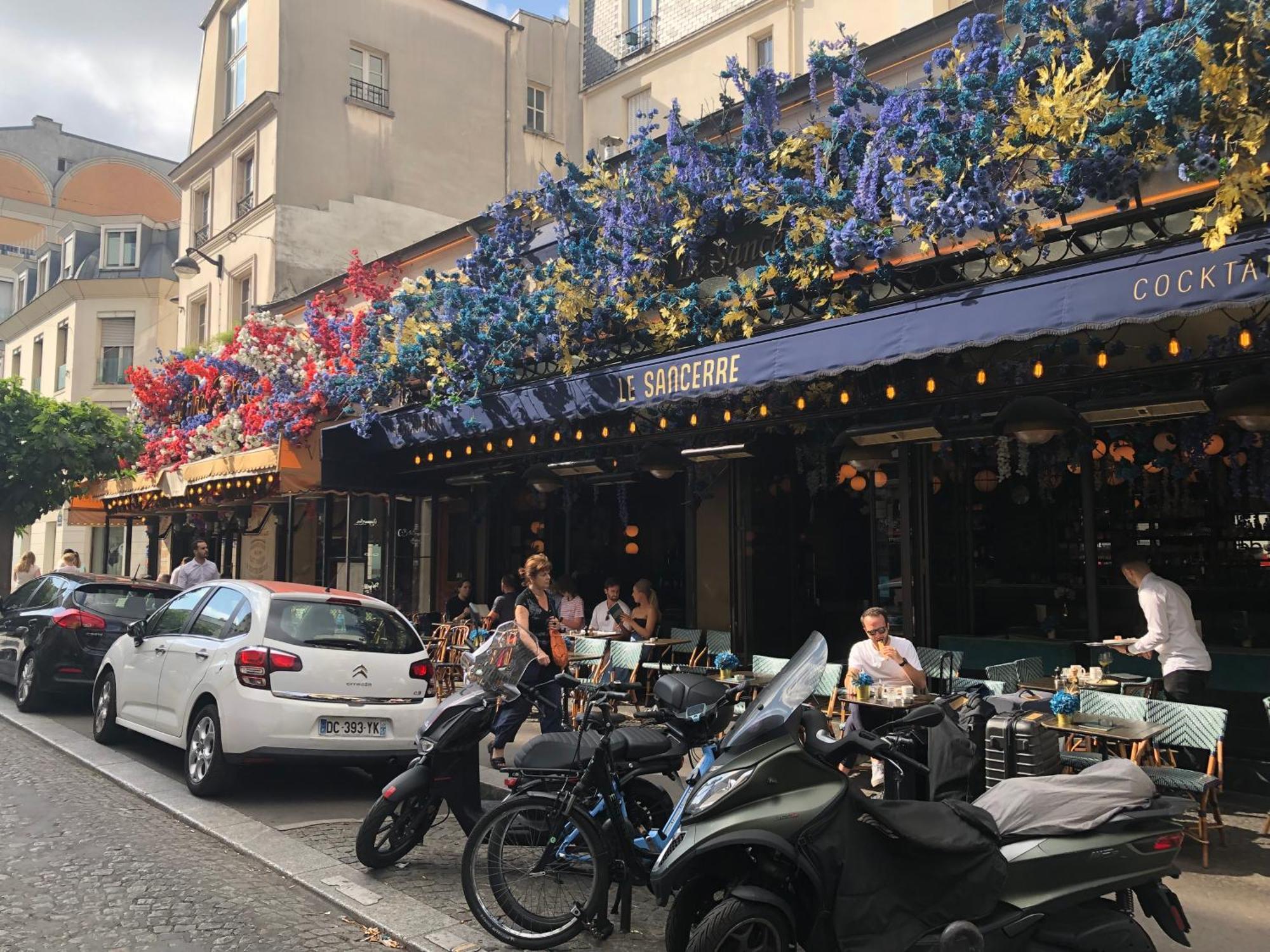 Apartment Pigalle: Cozy Parisian Retreat In Montmartre
