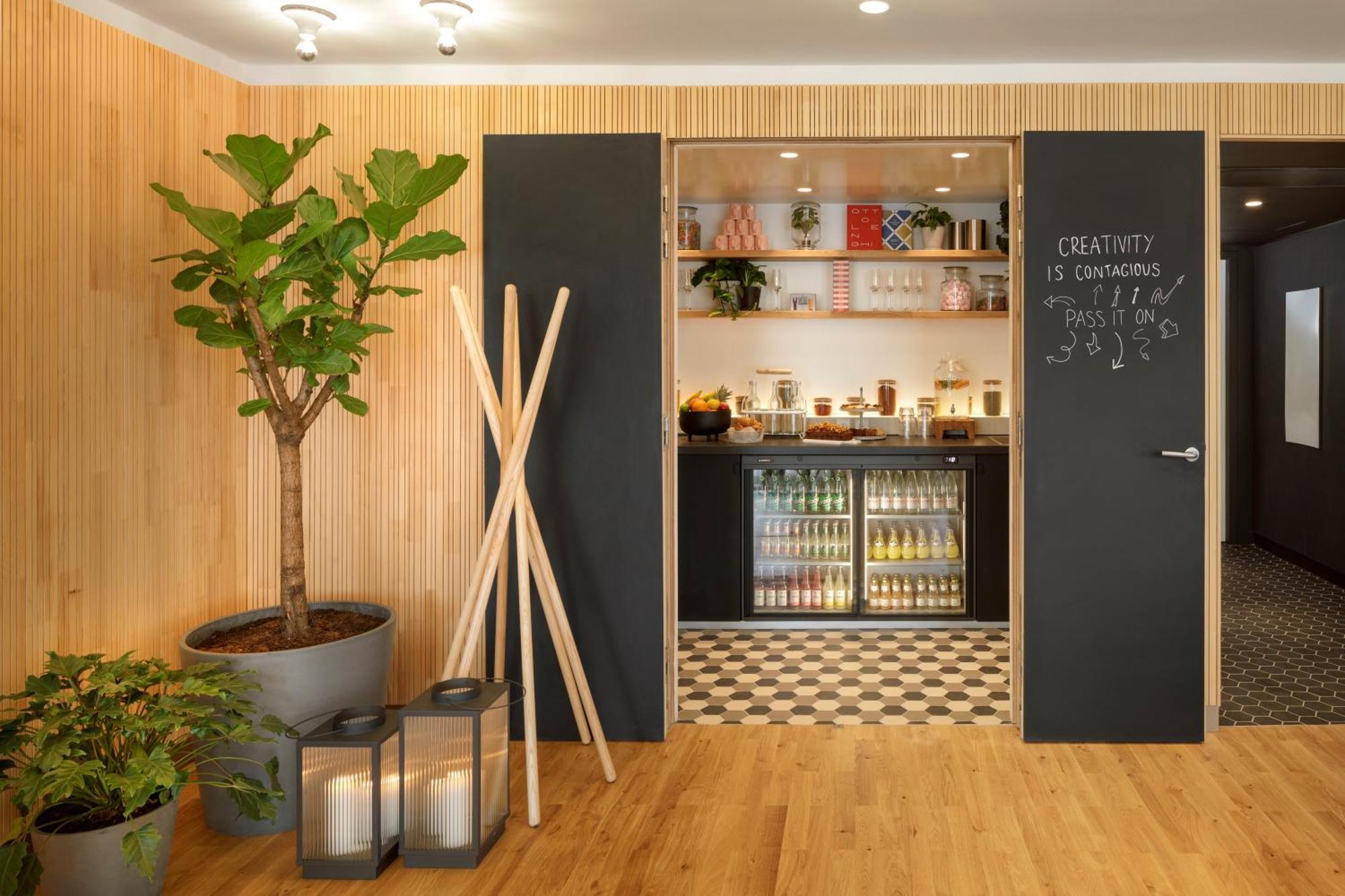 Aparthotel Zoku 4*