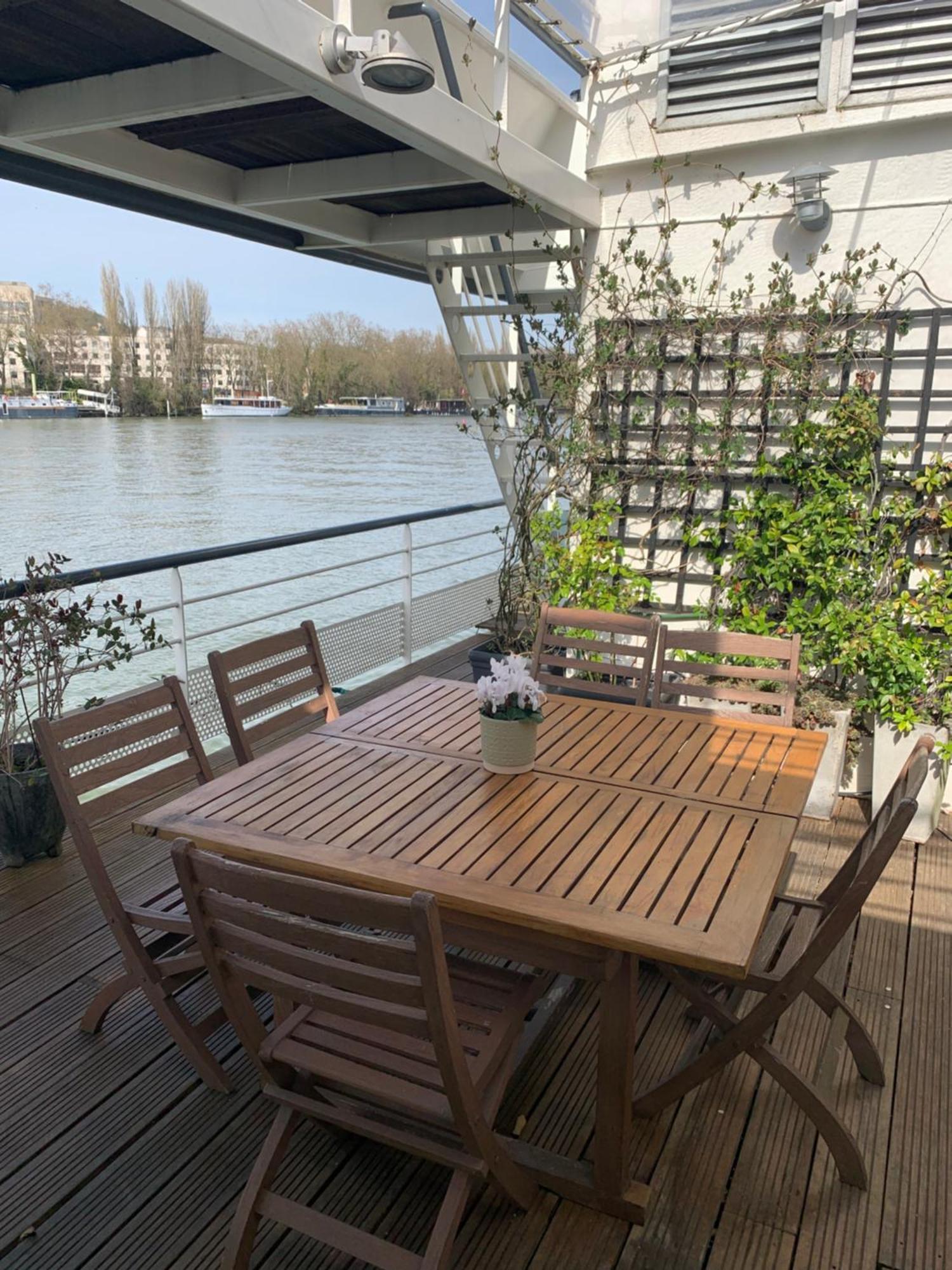 Sur L'eau Avec Parking Paris