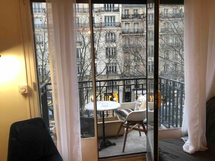 Grand Proche Metro Apartment Paris
