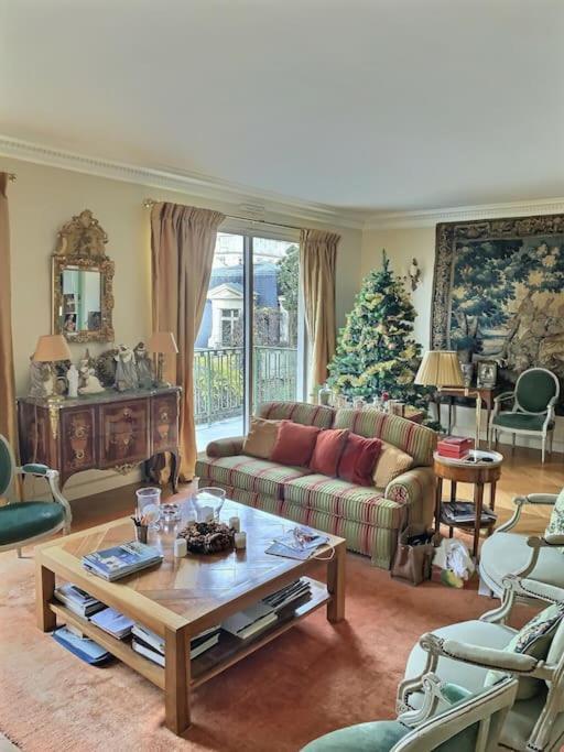 : Grand Calme Et Terrasse Apartment