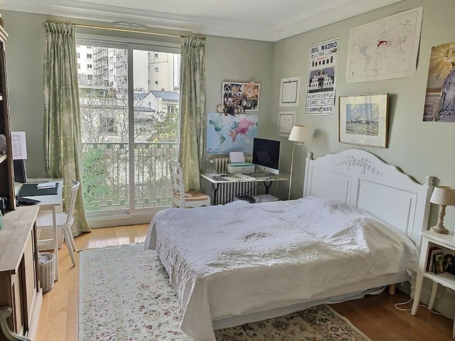: Grand Calme Et Terrasse Apartment