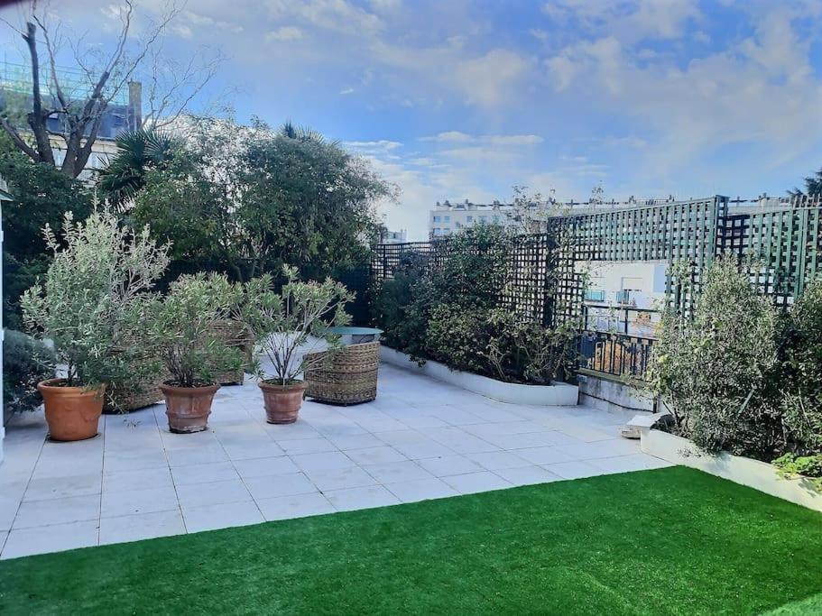: Grand Calme Et Terrasse Apartment *