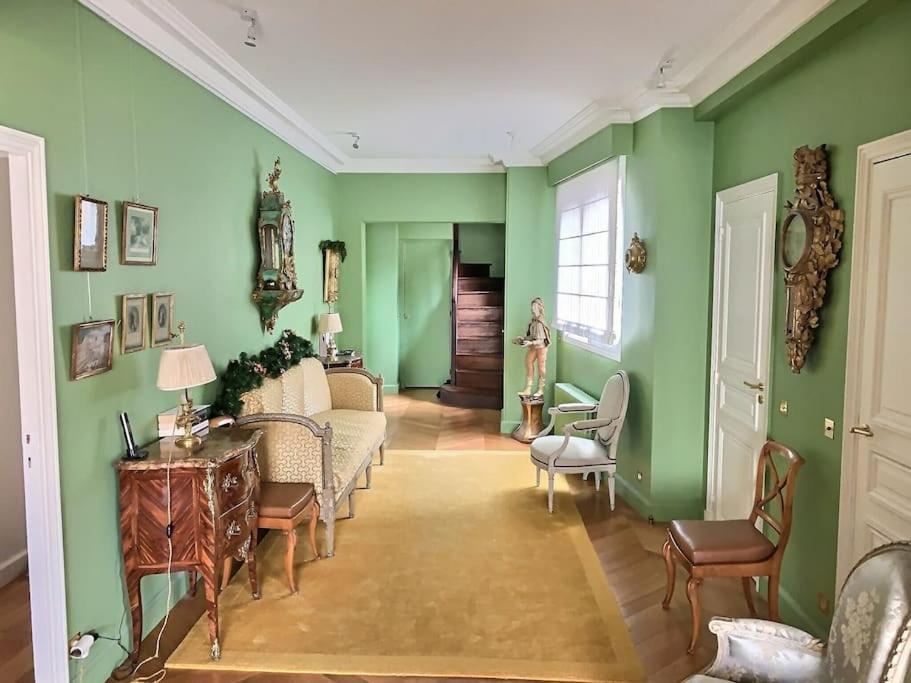 Apartment : Grand Calme Et Terrasse Paris