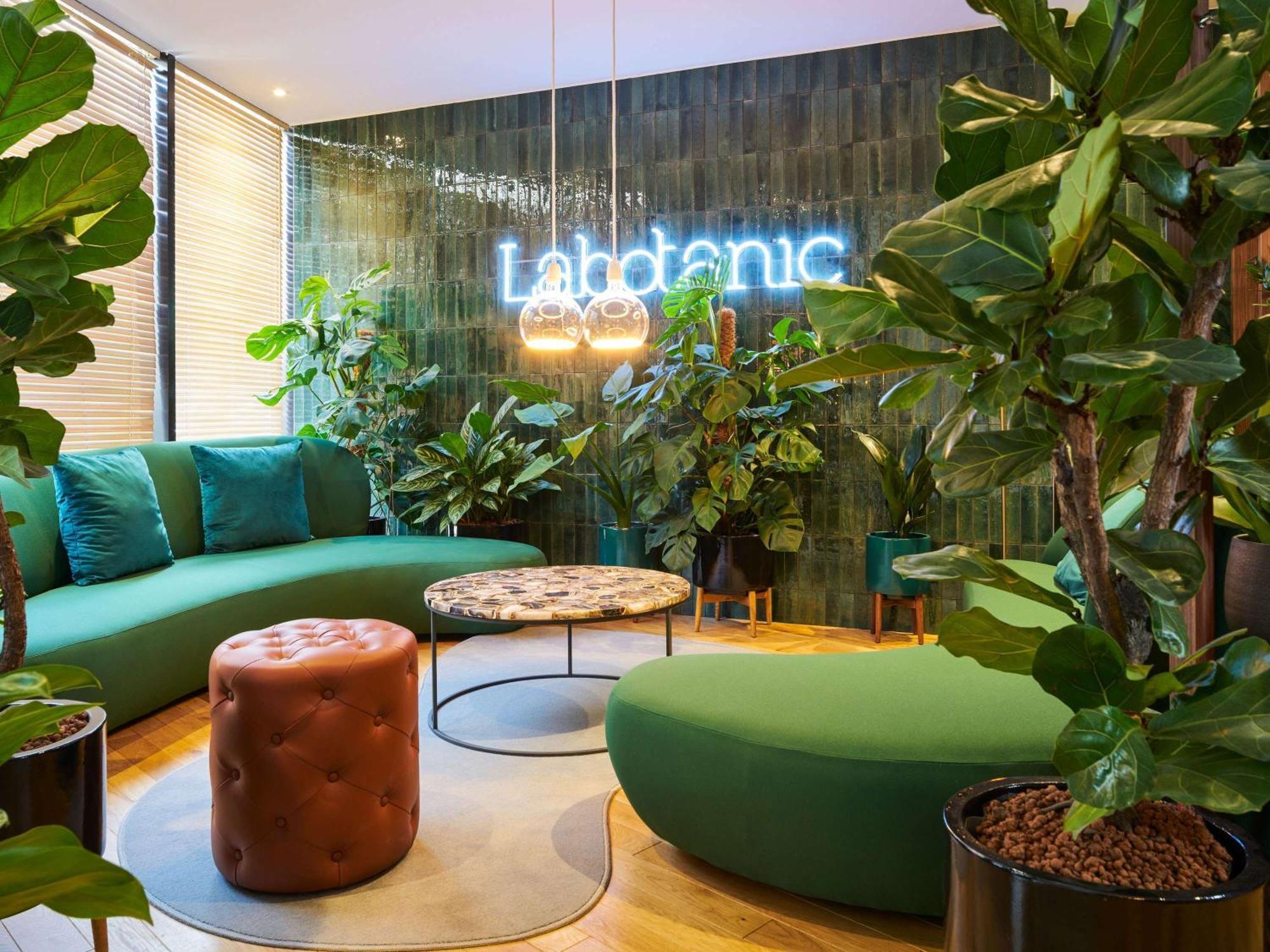 Mercure Montparnasse Pasteur Hotel
