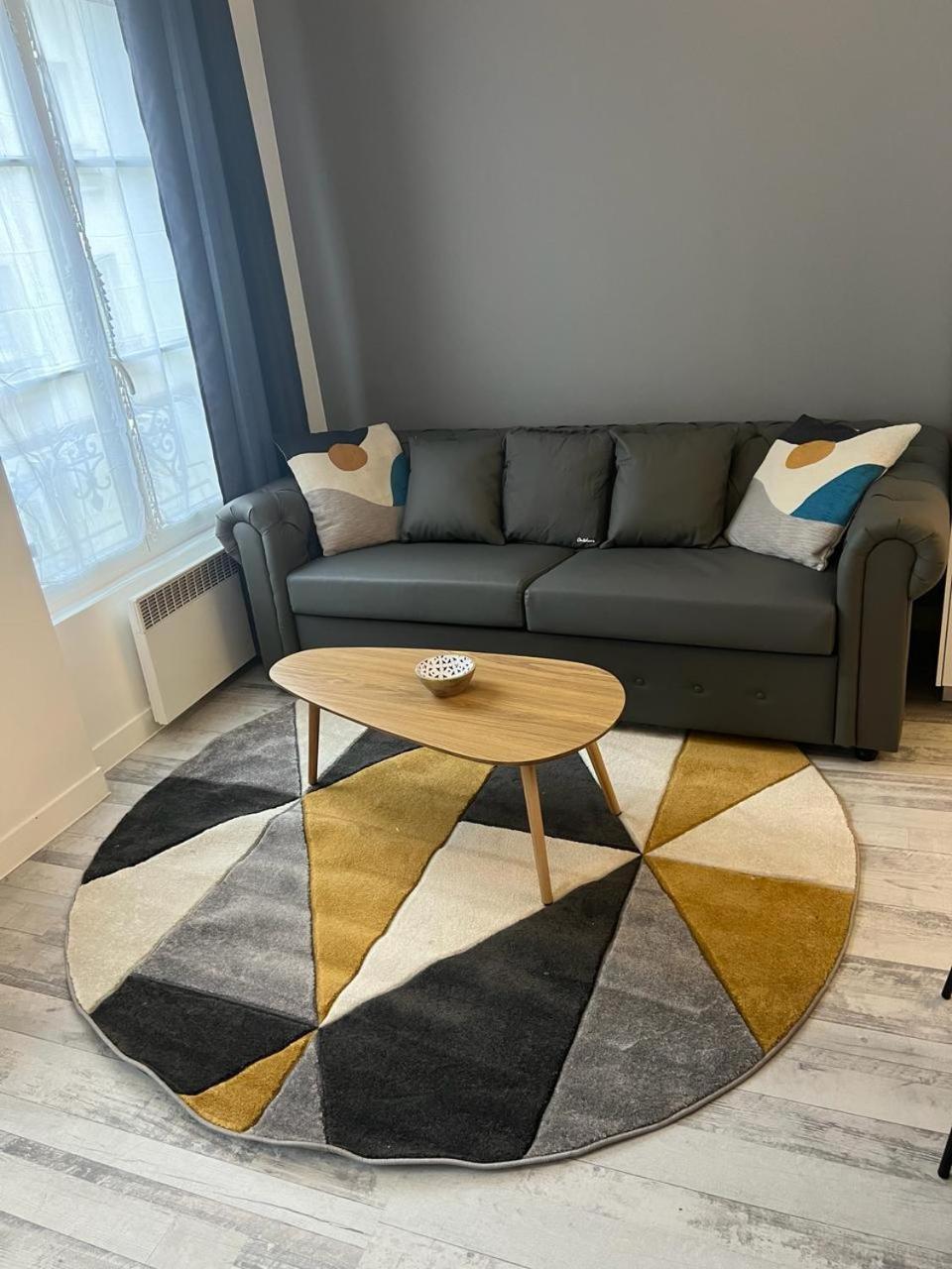Appartement Montmartre Sacre Coeur Refait A Neuf 18eme - 4 P