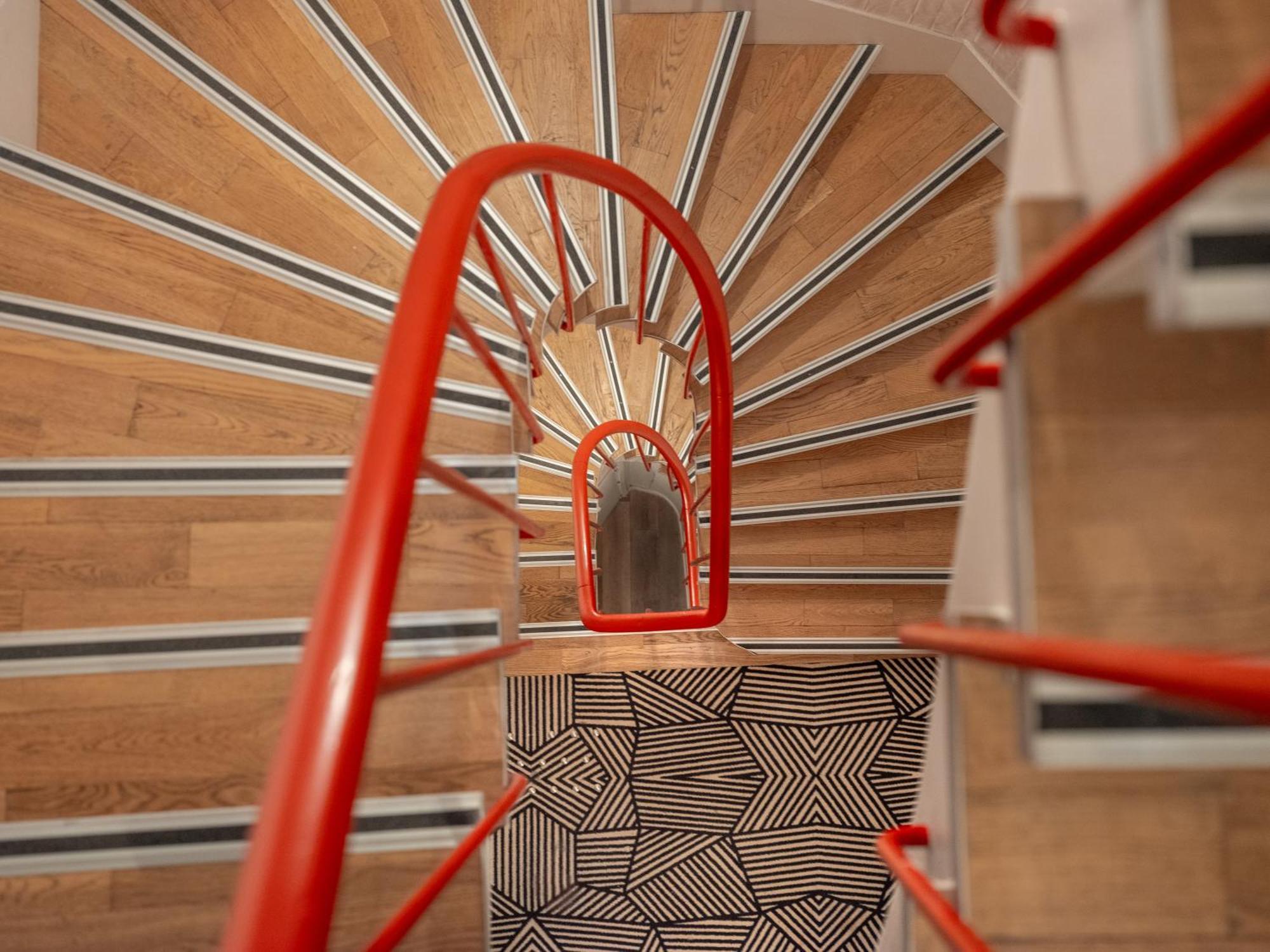 Crayon Rouge By Elegancia Paris