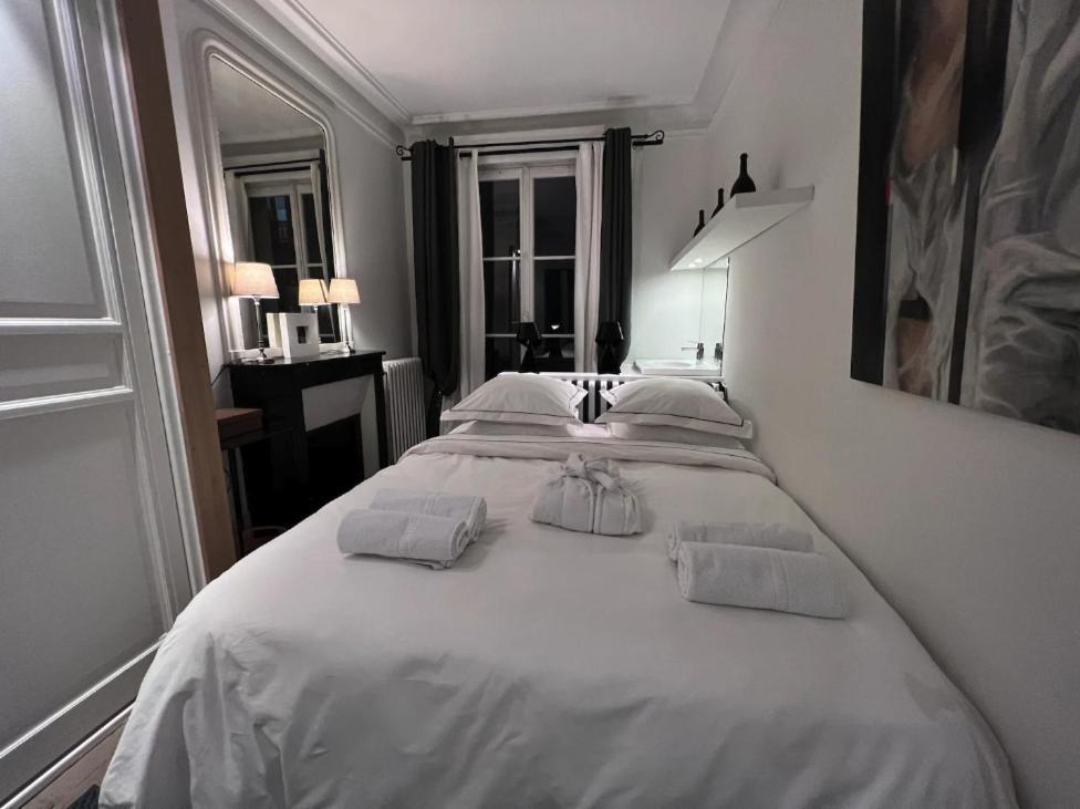 Eiffel Apartment