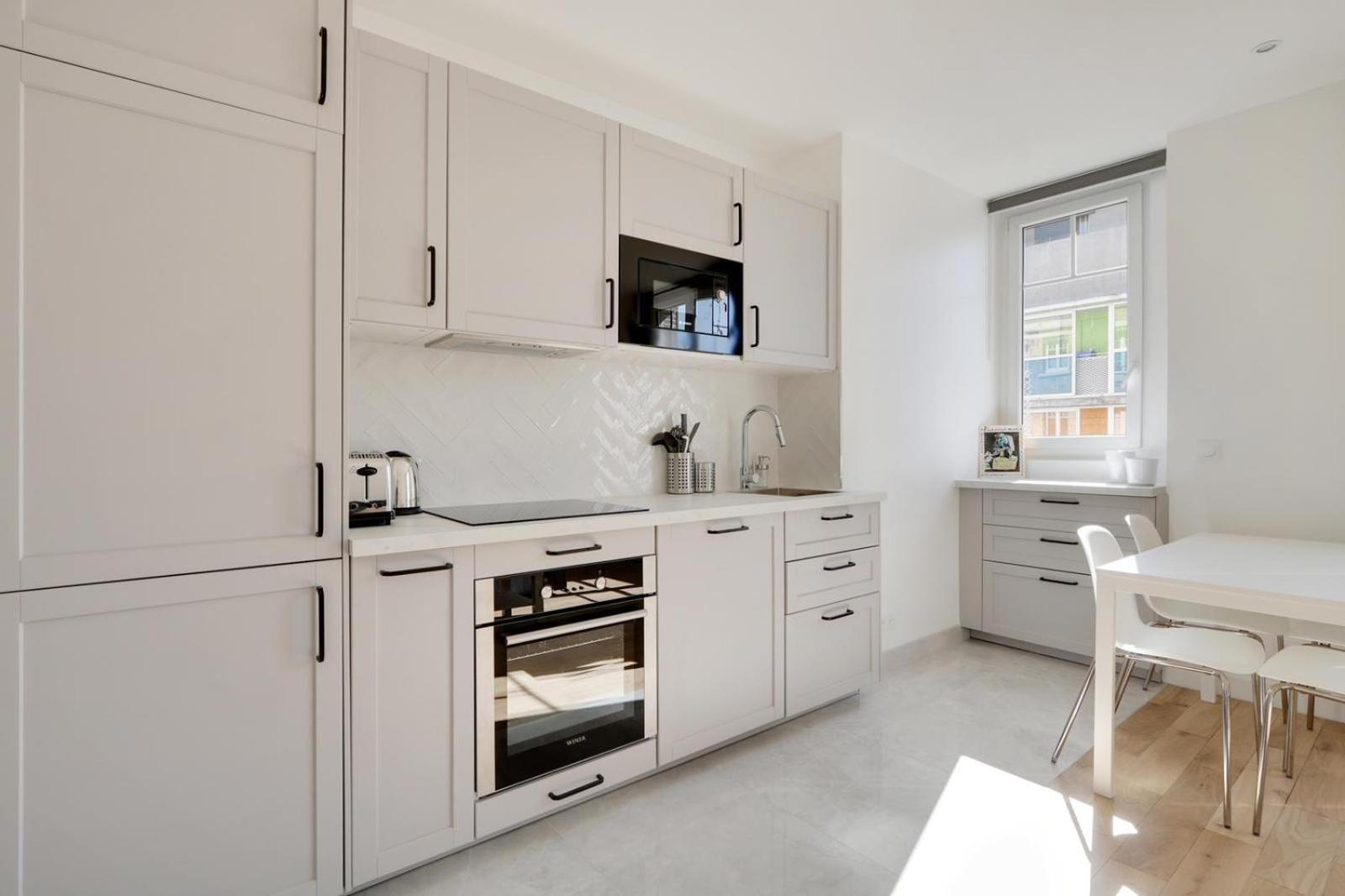Apartment Nation *