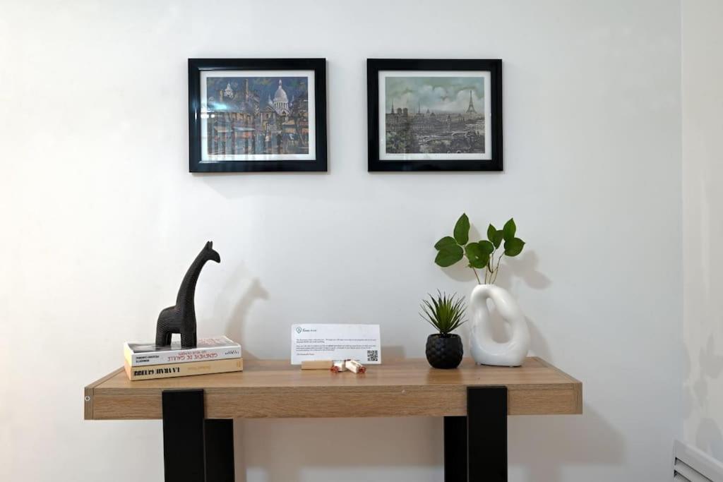 Fresh & Floral - Large Studio For 4 - Batignolles Apartment Paris