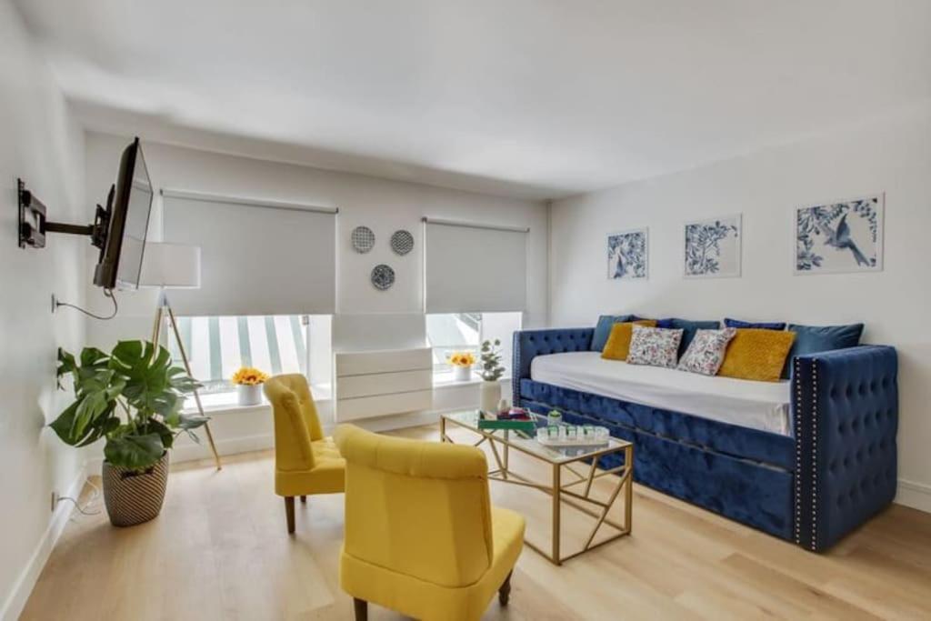 Modern French Studio Charm In The City Appartement