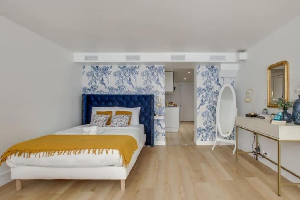 Modern French Studio Charm In The City Appartement