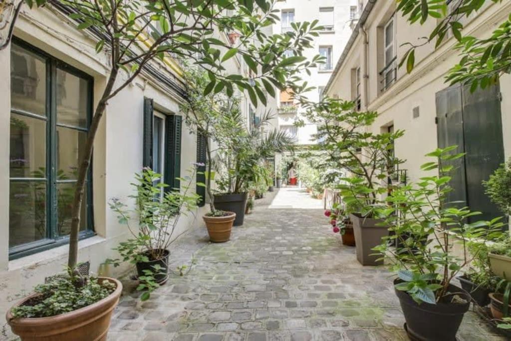 Modern French Studio Charm In The City Appartement Paris