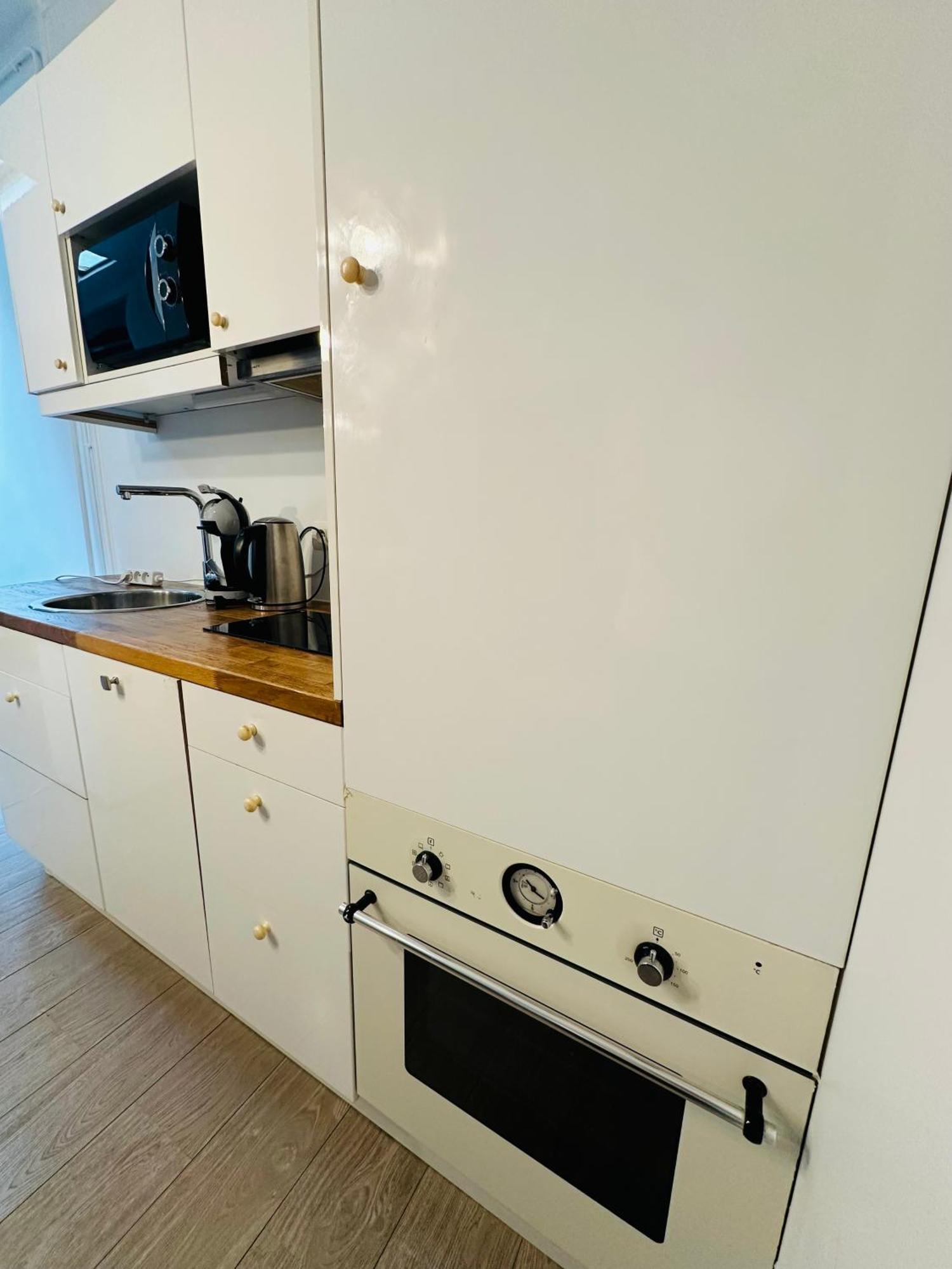 Appartement Spacieuses Flats Montaigne Champs Elysee Paris