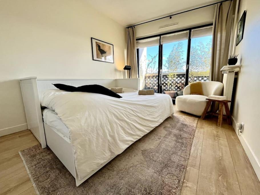 Parisian Flat Eiffel Tower View Apartment