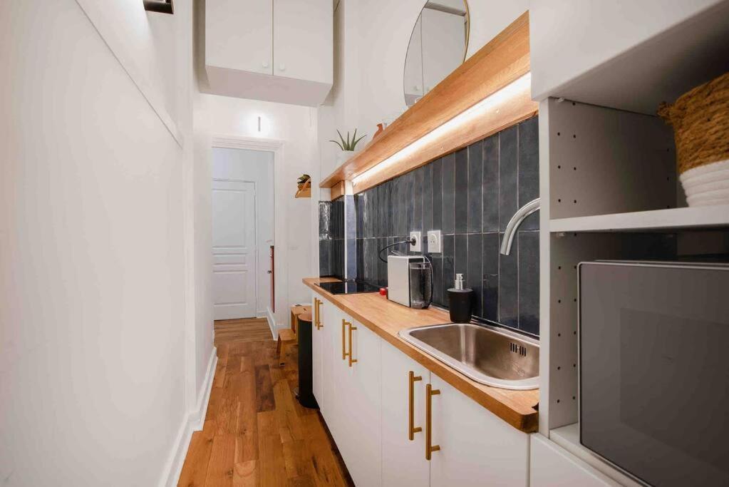 Montmartre, Gare De L'est, 1 2 A 4p Apartment