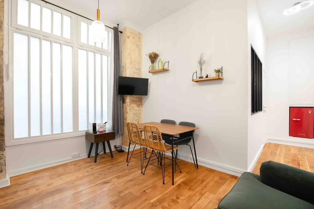 Montmartre, Gare De L'est, 1 2 A 4p Apartment *