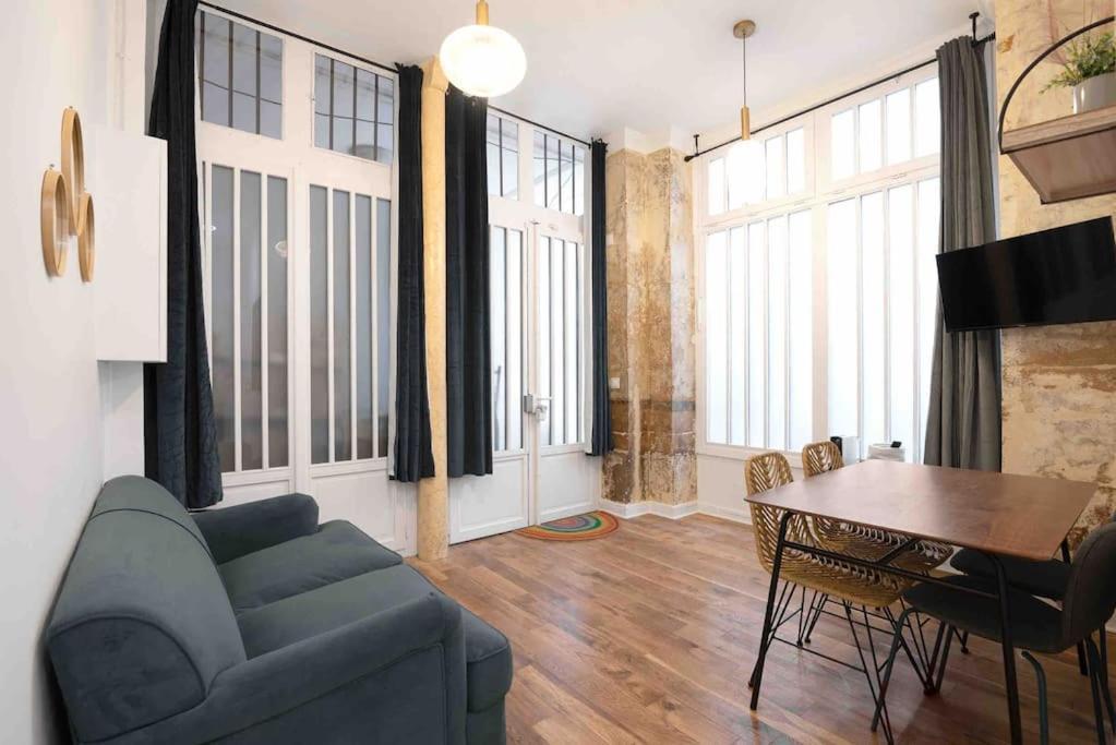 Apartment Montmartre, Gare De L'est, 1 2 A 4p *