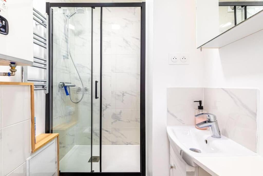 Apartment Charm And Convenience In Quatier Latin