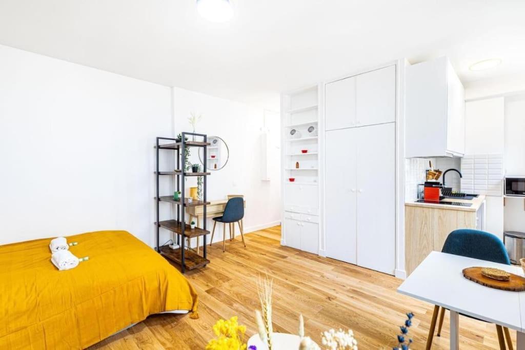 Charm And Convenience In Quatier Latin Apartment Paris