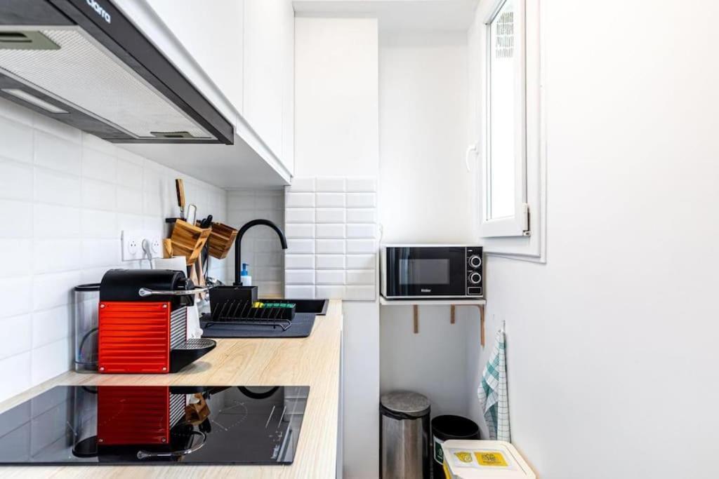 Charm And Convenience In Quatier Latin Apartment
