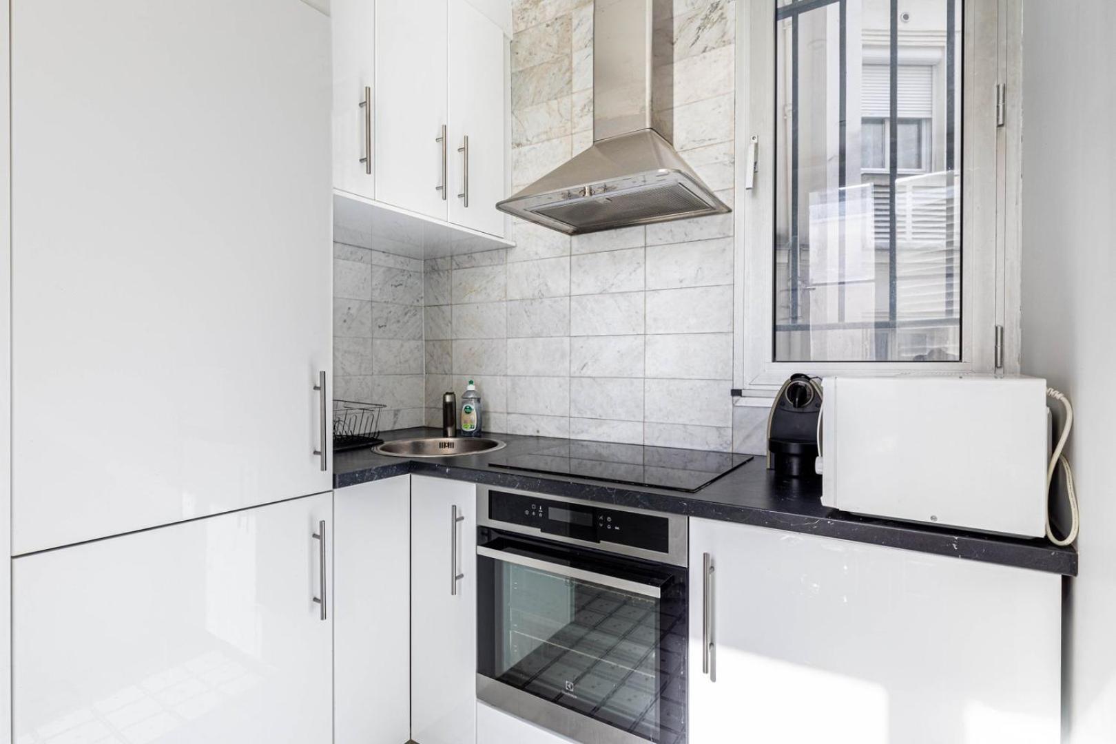 Guestready - Sunlit Serenity Near Montmartre Apartment *