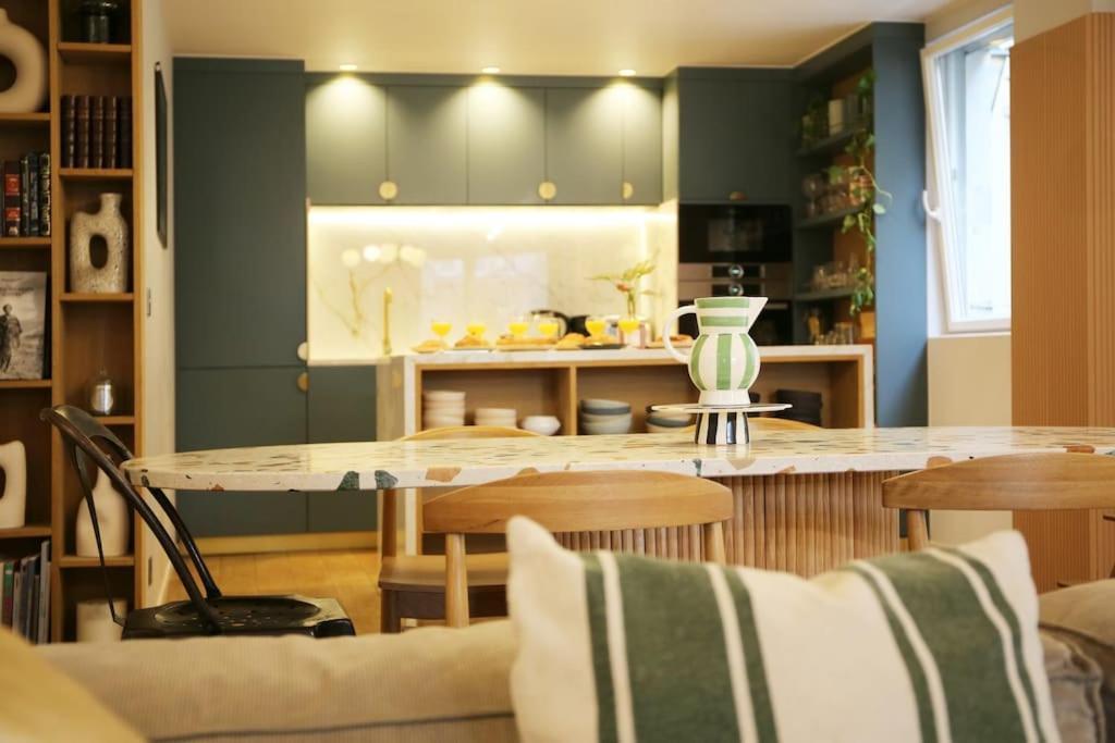 Experience Parisienne En Plein Coeur Du Marais Apartment Paris