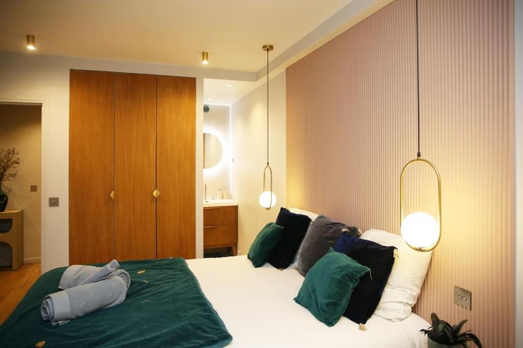 Experience Parisienne En Plein Coeur Du Marais Apartment