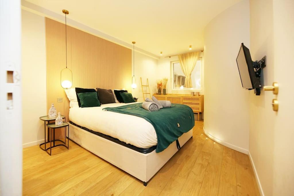 Experience Parisienne En Plein Coeur Du Marais Apartment *