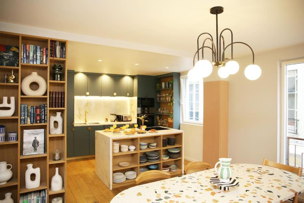 Experience Parisienne En Plein Coeur Du Marais Apartment *