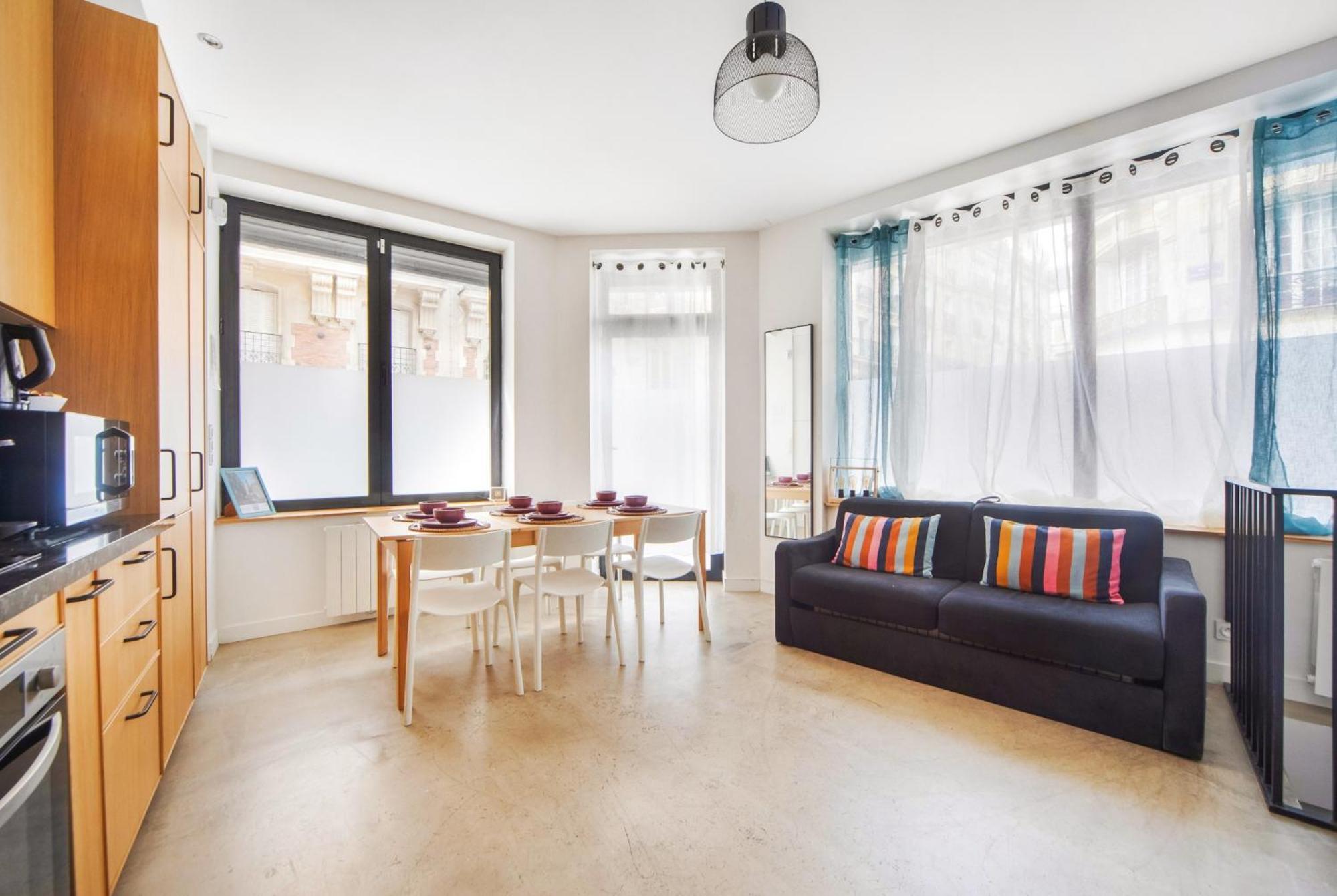 Apartment Large Flat Very Close To Montmartre
