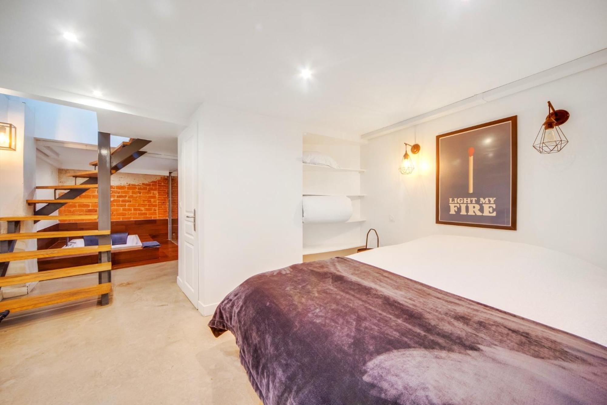 Apartment Large Flat Very Close To Montmartre