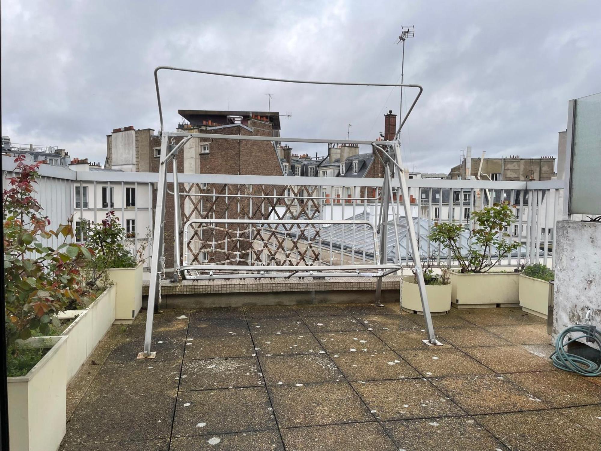 Big With Terrace & Central Location Apartment