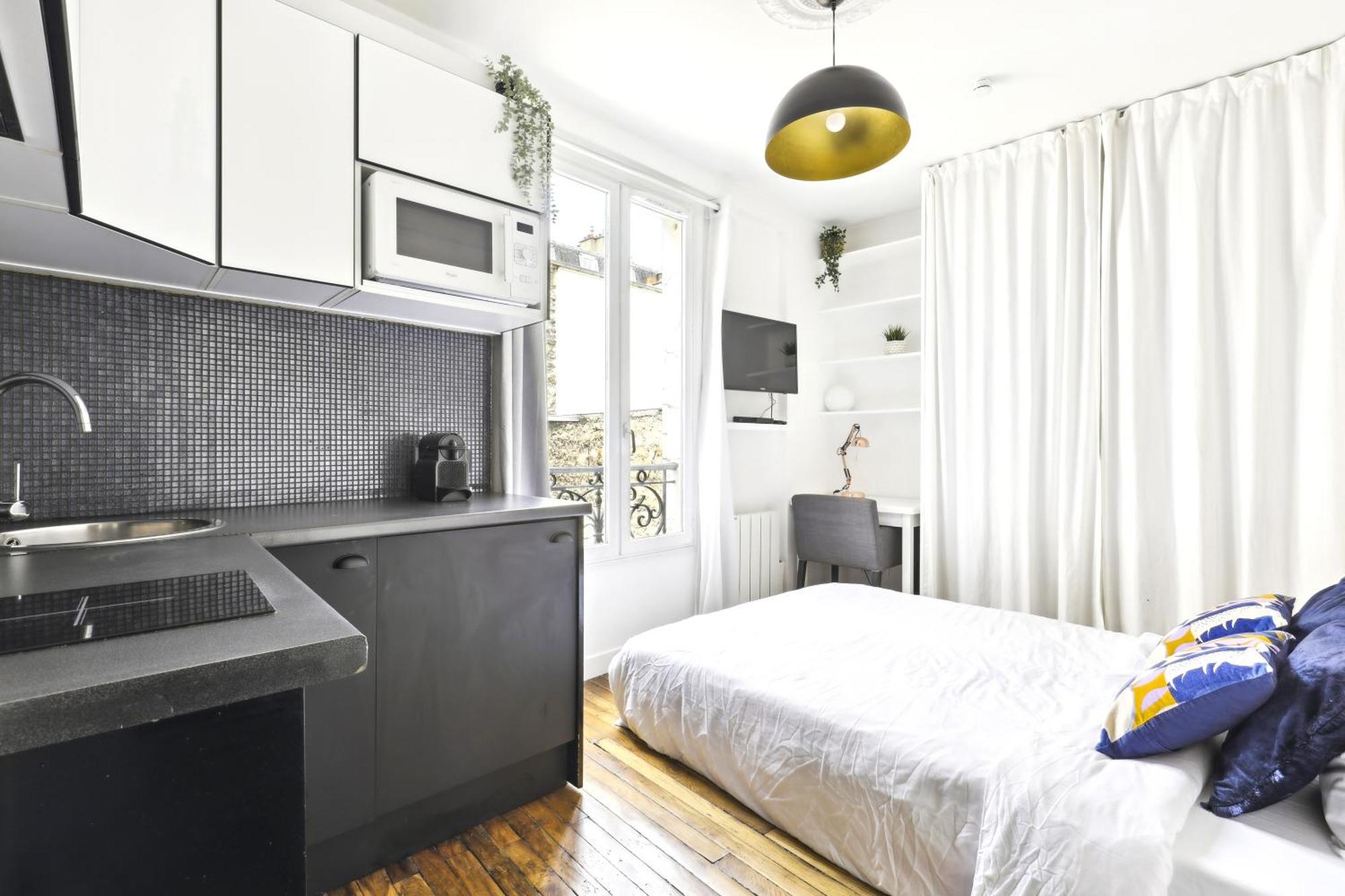 Lovely Floor Near Montmartre Appartement