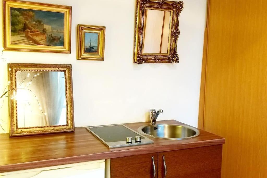 Small Luxurious In The Heart Of Saint Germain * Paris