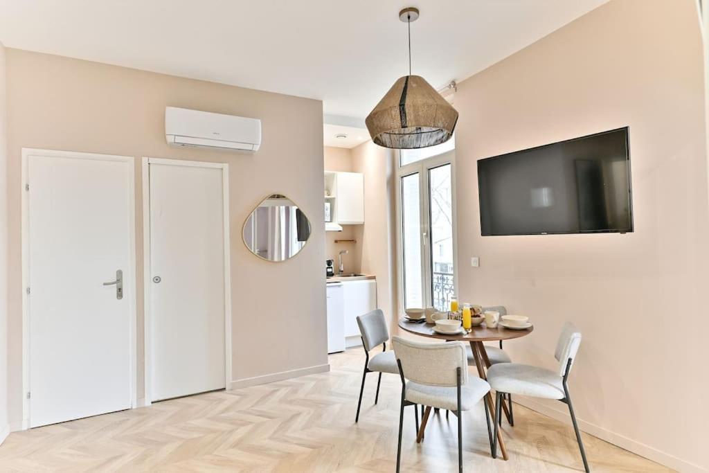 Apartment Proche Parc Monceau - Iii Paris