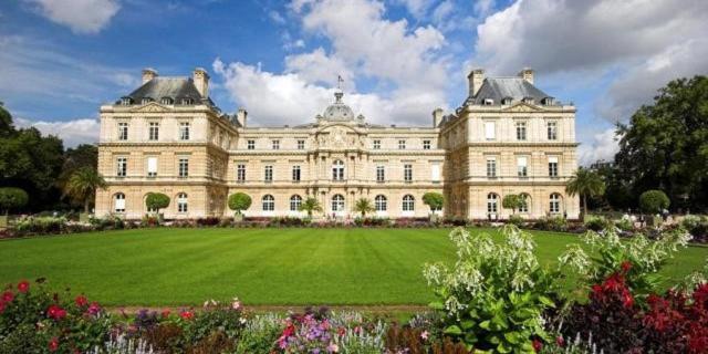 Small Luxurious In The Heart Of Saint Germain Paris