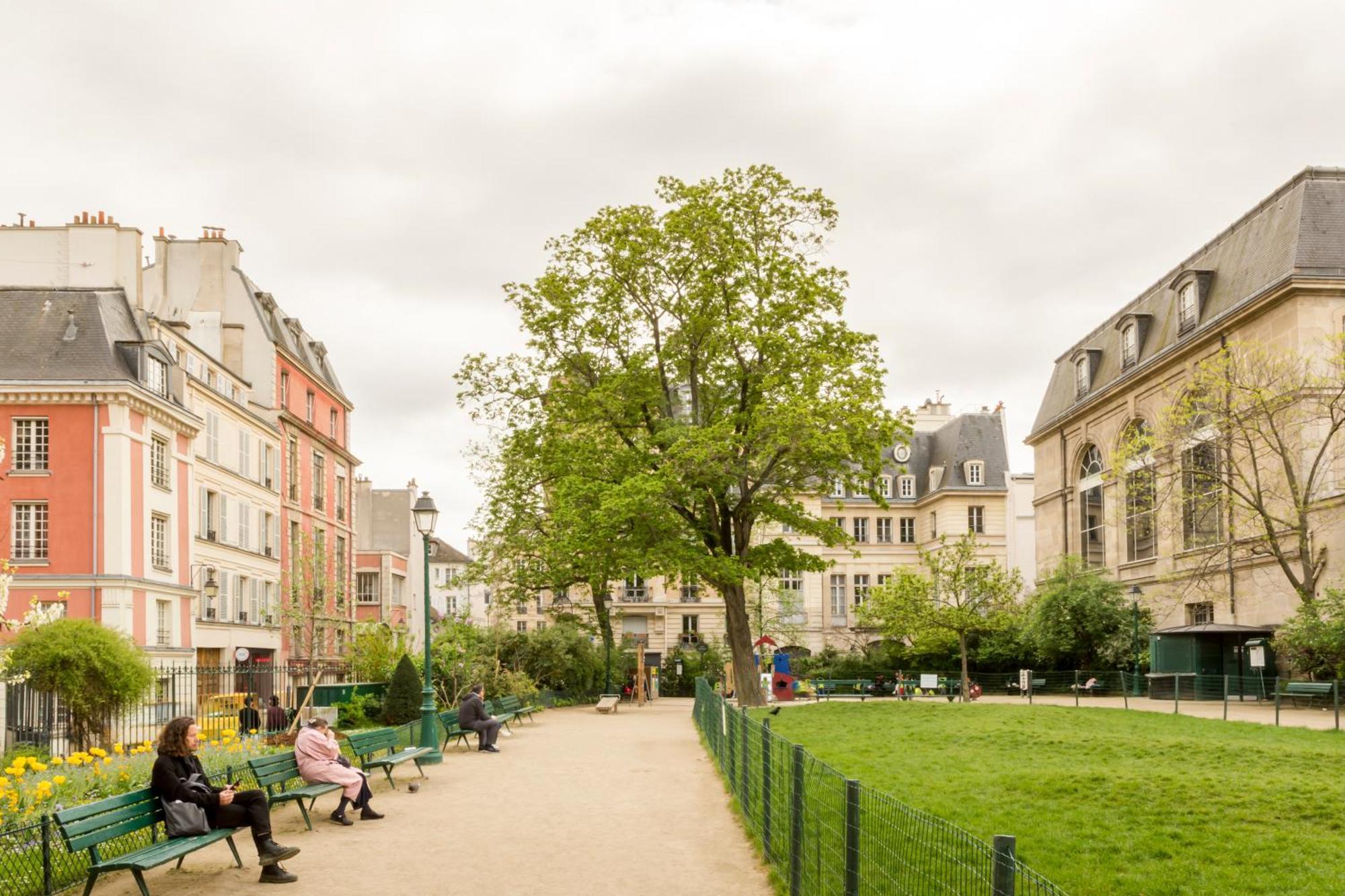 Appartement Marais Place Des Vosges Sevigne Paris