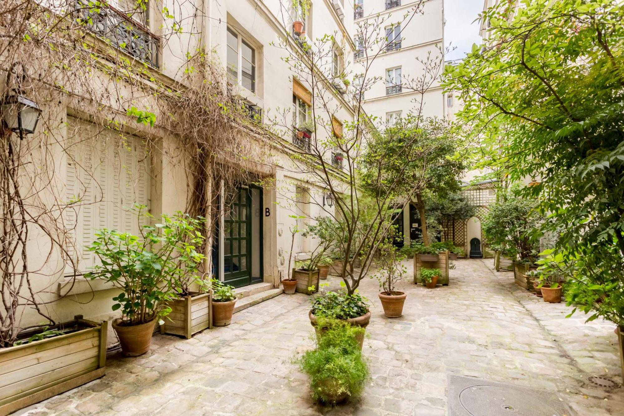Appartement Marais Place Des Vosges Sevigne