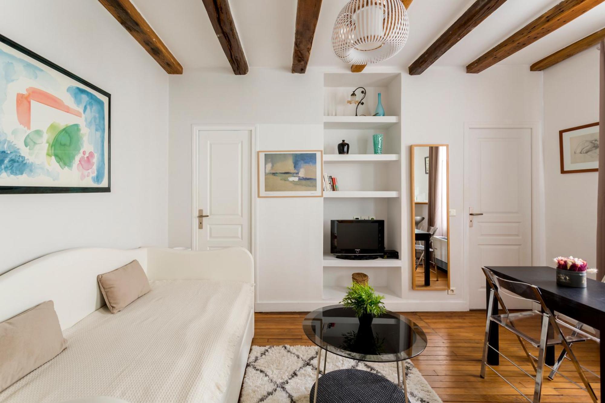 Appartement Marais Place Des Vosges Sevigne Paris