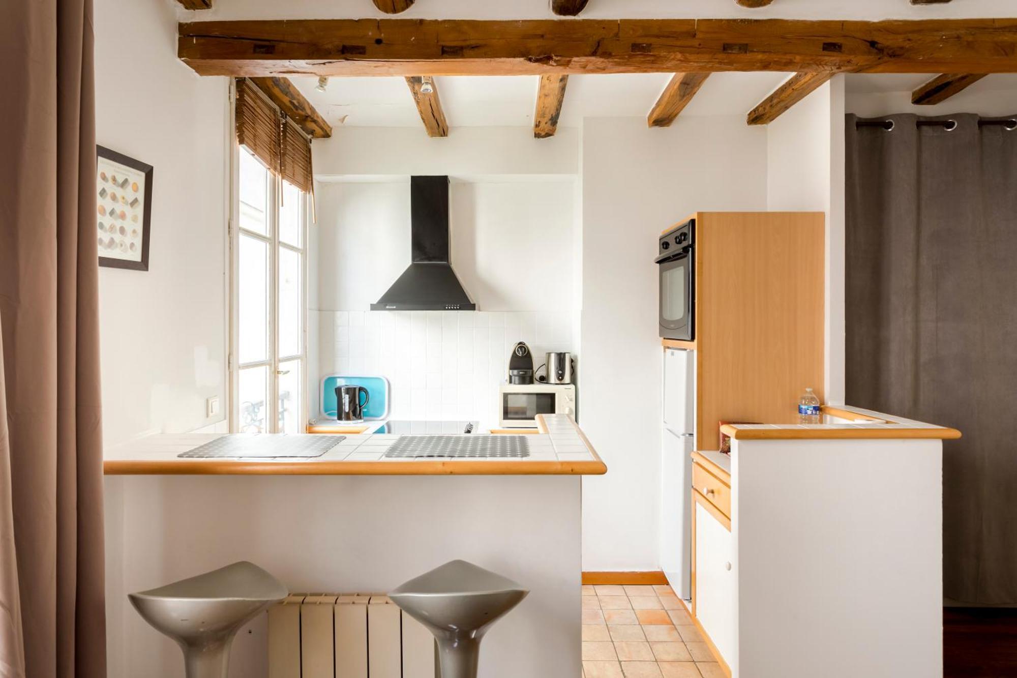 Appartement Marais Place Des Vosges Sevigne