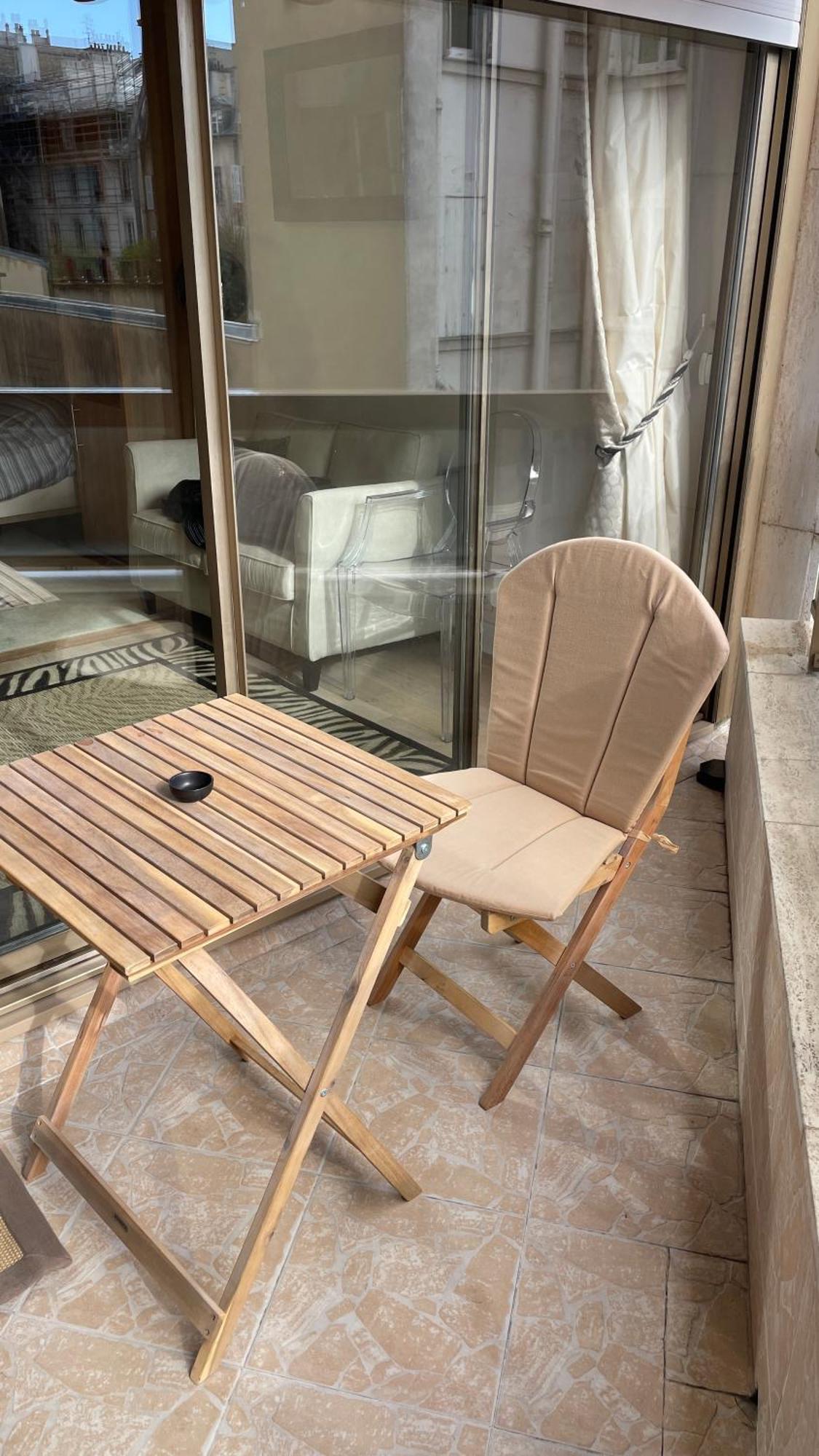 Un De Luxe Les Champs Elysees Apartment Paris