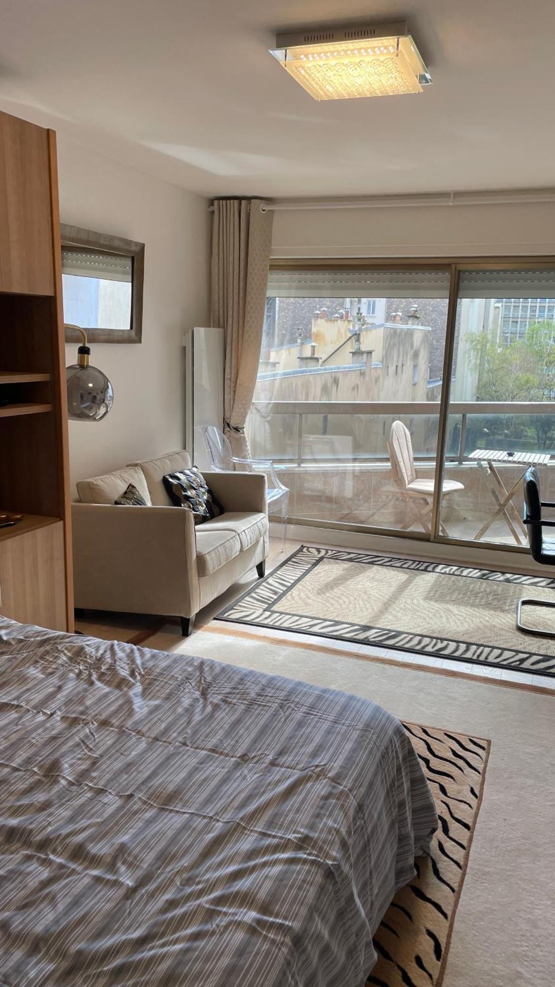 Un De Luxe Les Champs Elysees Apartment Paris