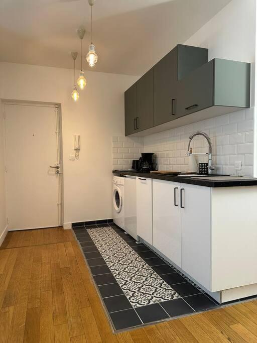 Apartment Terraced In Montmartre *
