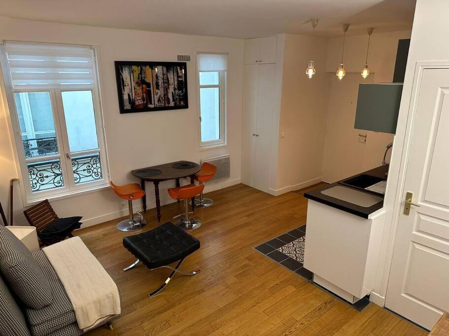 Apartment Terraced In Montmartre Paris